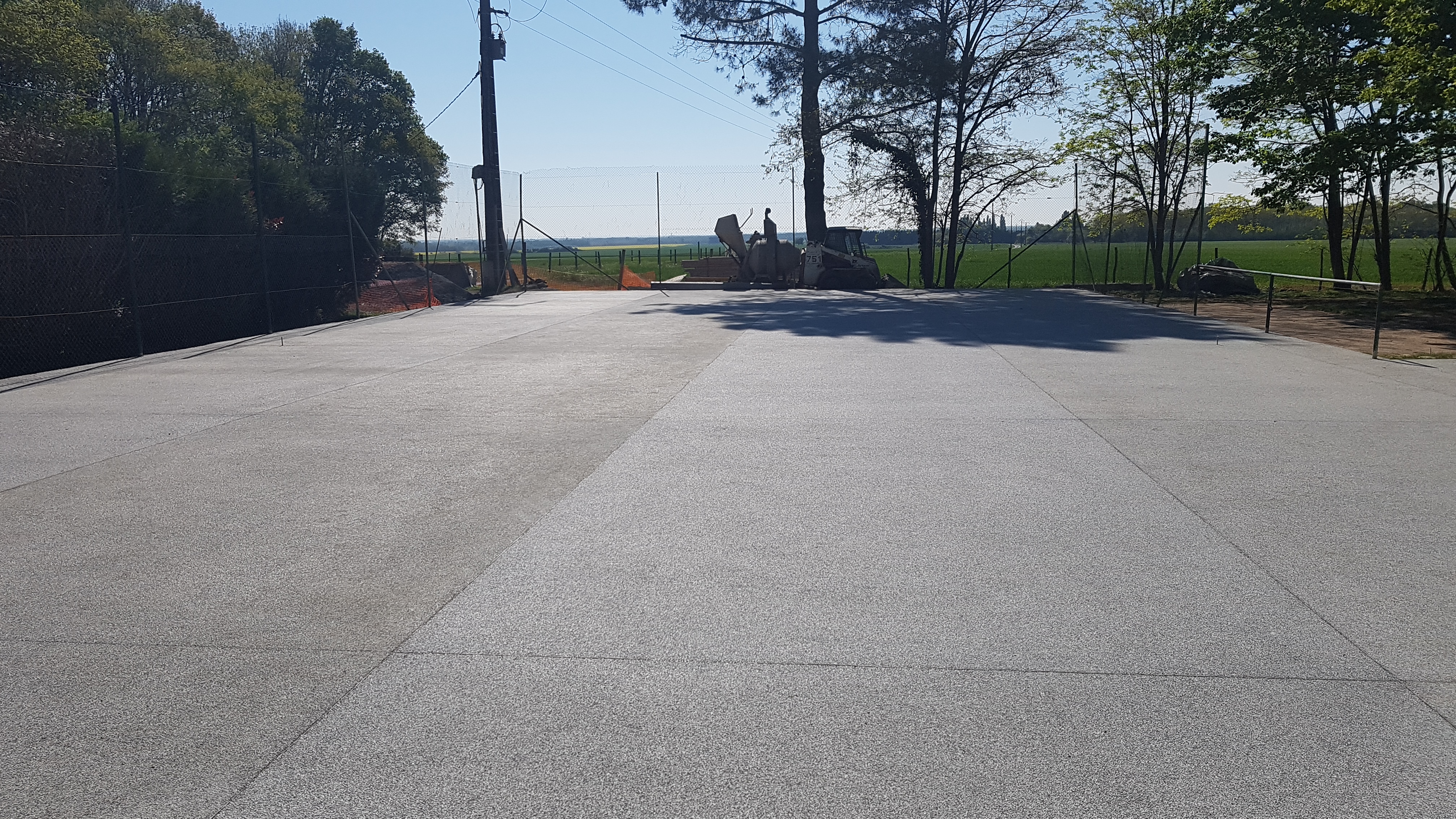 Rénovation d'un court de tennis en béton poreux