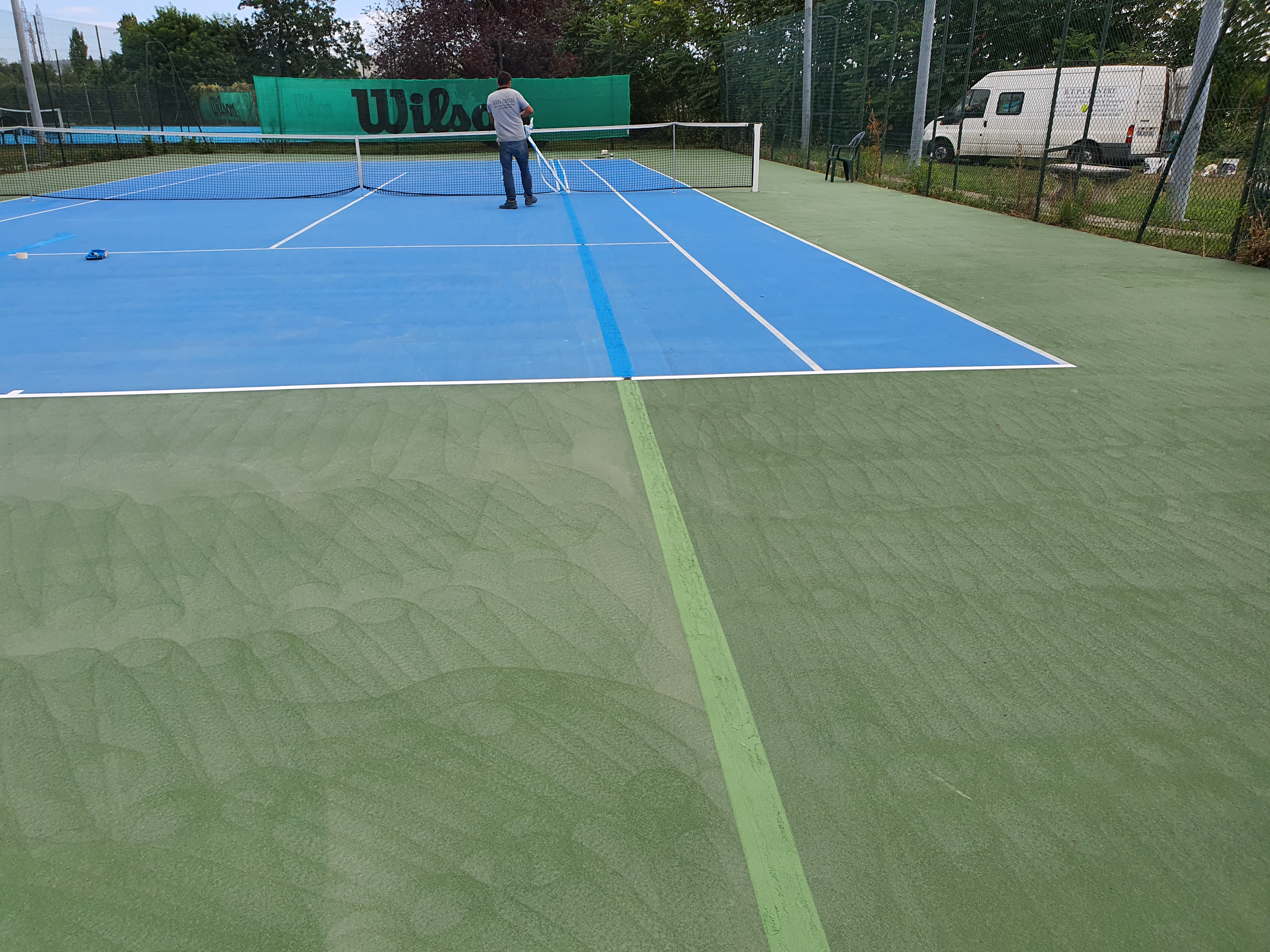 Entretien de court de tennis en résine ( Nettoyage démoussage ) 
